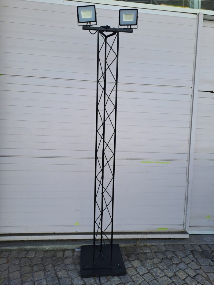 Torre de iluminação com projectores LED